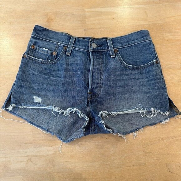 Levis 501 Cut off Shorts Womens Blue Denim Medium Wash Fringe Fray Button Sz 27 - Picture 1 of 9